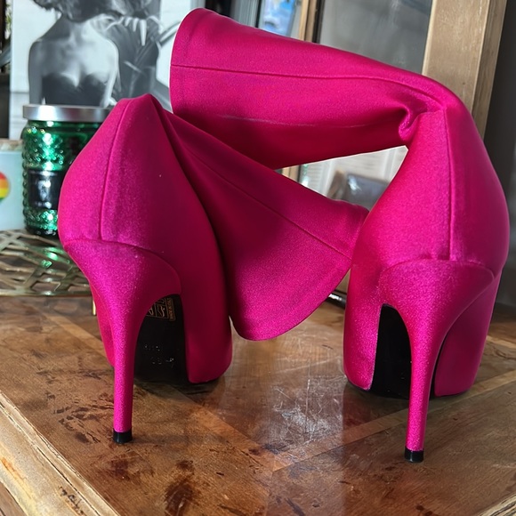 Like new worn twice! Pristine - Picture 4 of 4